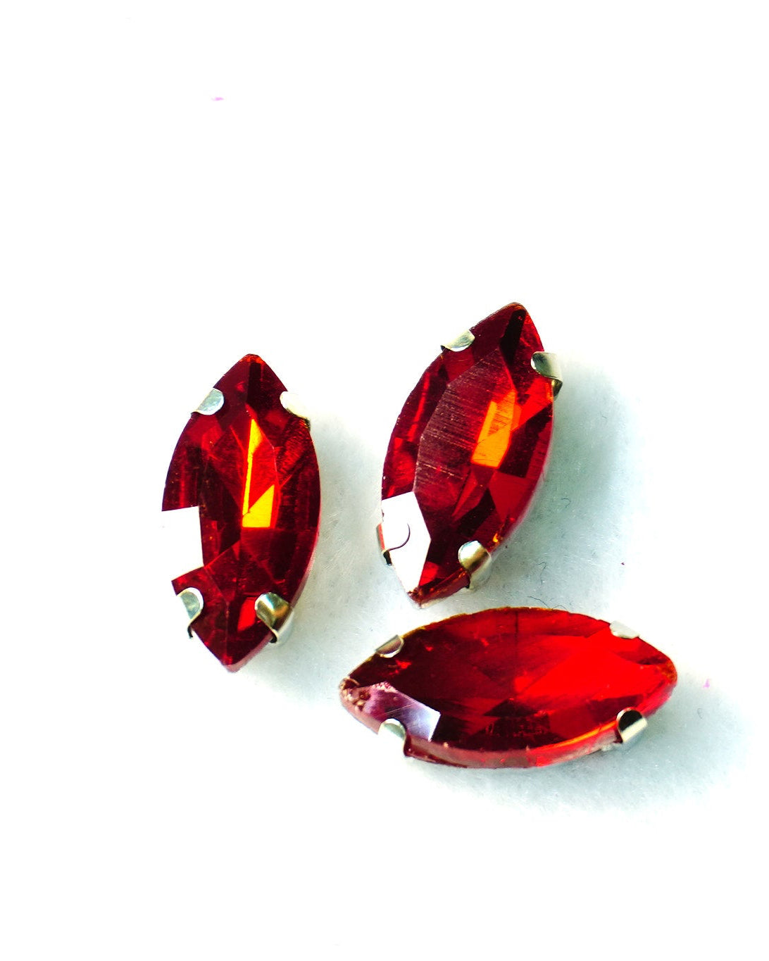 Cristal ojo caballo rojo 7x15mm / 10 unidades BASE PLATEADA