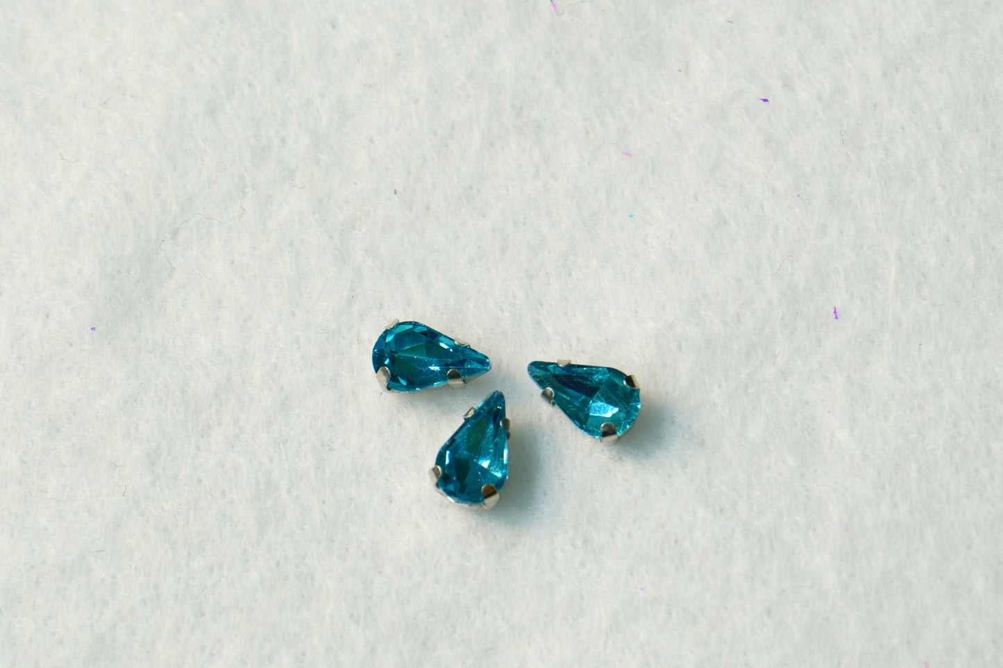 Cristal engarzado celeste- gota