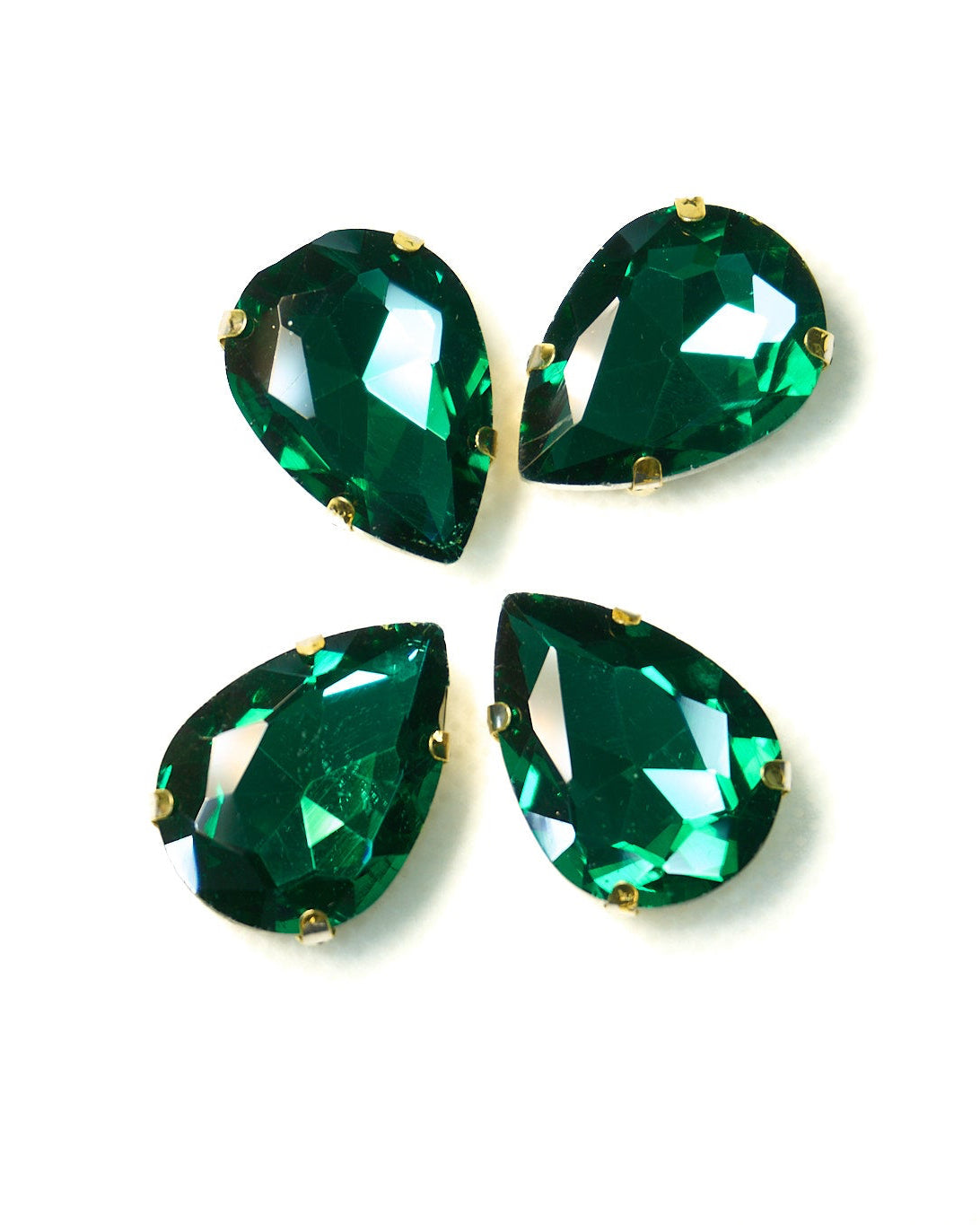 Cristal gota verde 18x25mm/ 4 unidades BASE DORADA