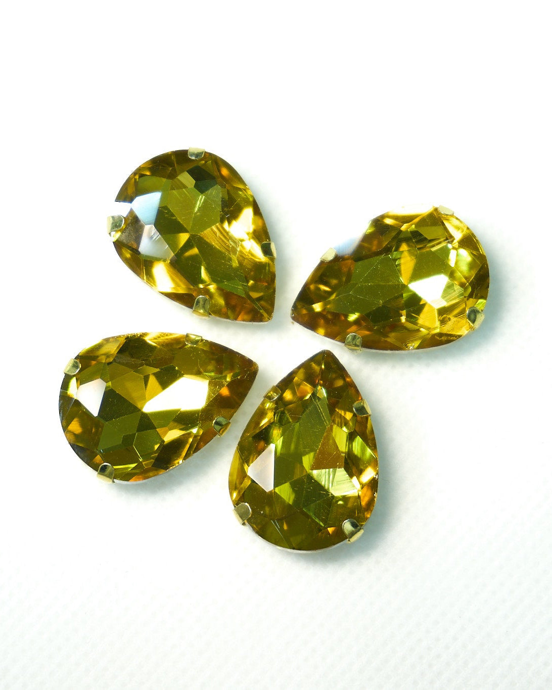 Cristal gota amarillo 18x25mm/ 4 unidades BASE DORADA