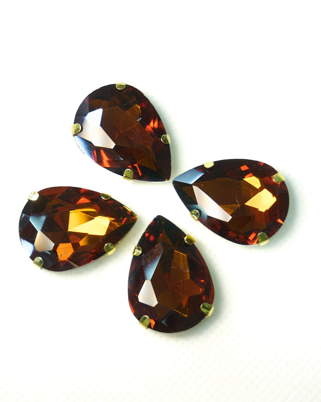 Cristal gota cafe 18x25mm/ 4 unidades BASE DORADA