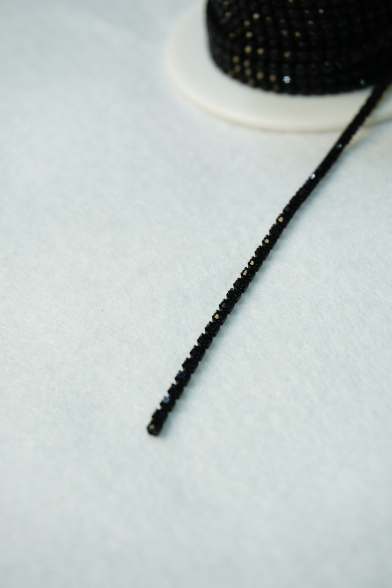 Strass 2mm Negro/ 1 metro