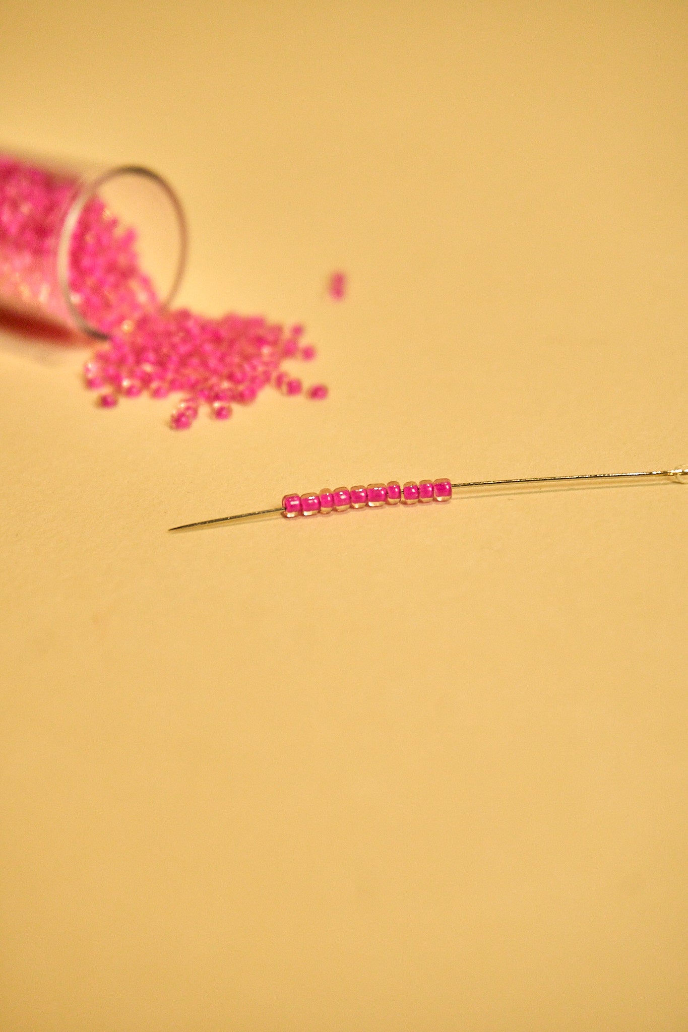 Mostacilla Rocalla FGB 11/0- semicalibrada 10grs | FUCSIA TRANSPARENTE