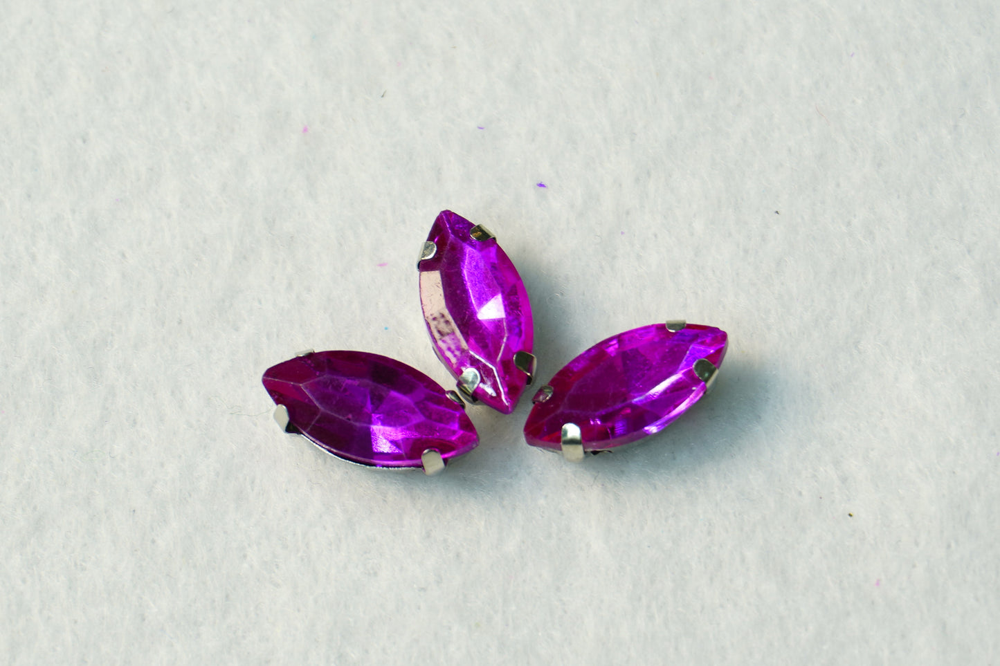 Cristal engarzado fucsia- Ojo