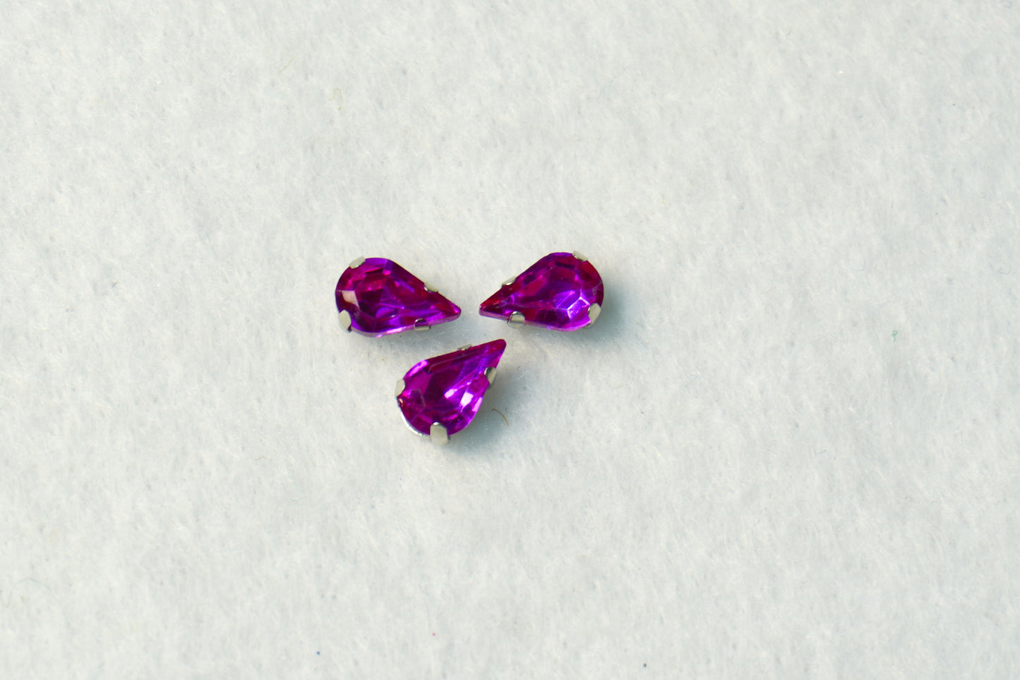 Cristal engarzado fucsia- gota