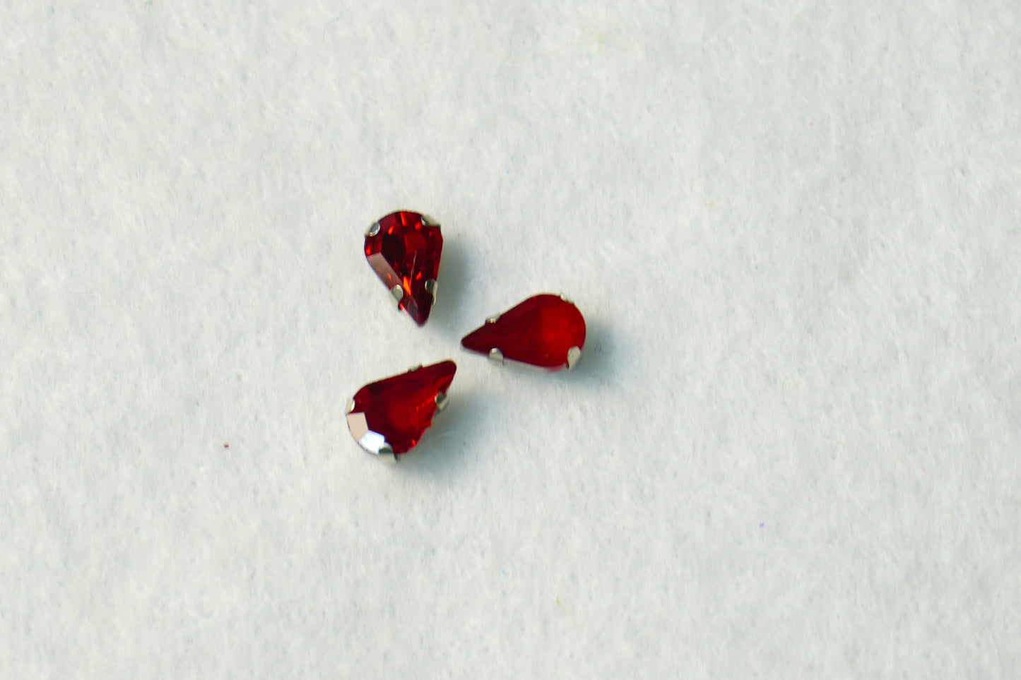 Cristal engarzado rojo- gota