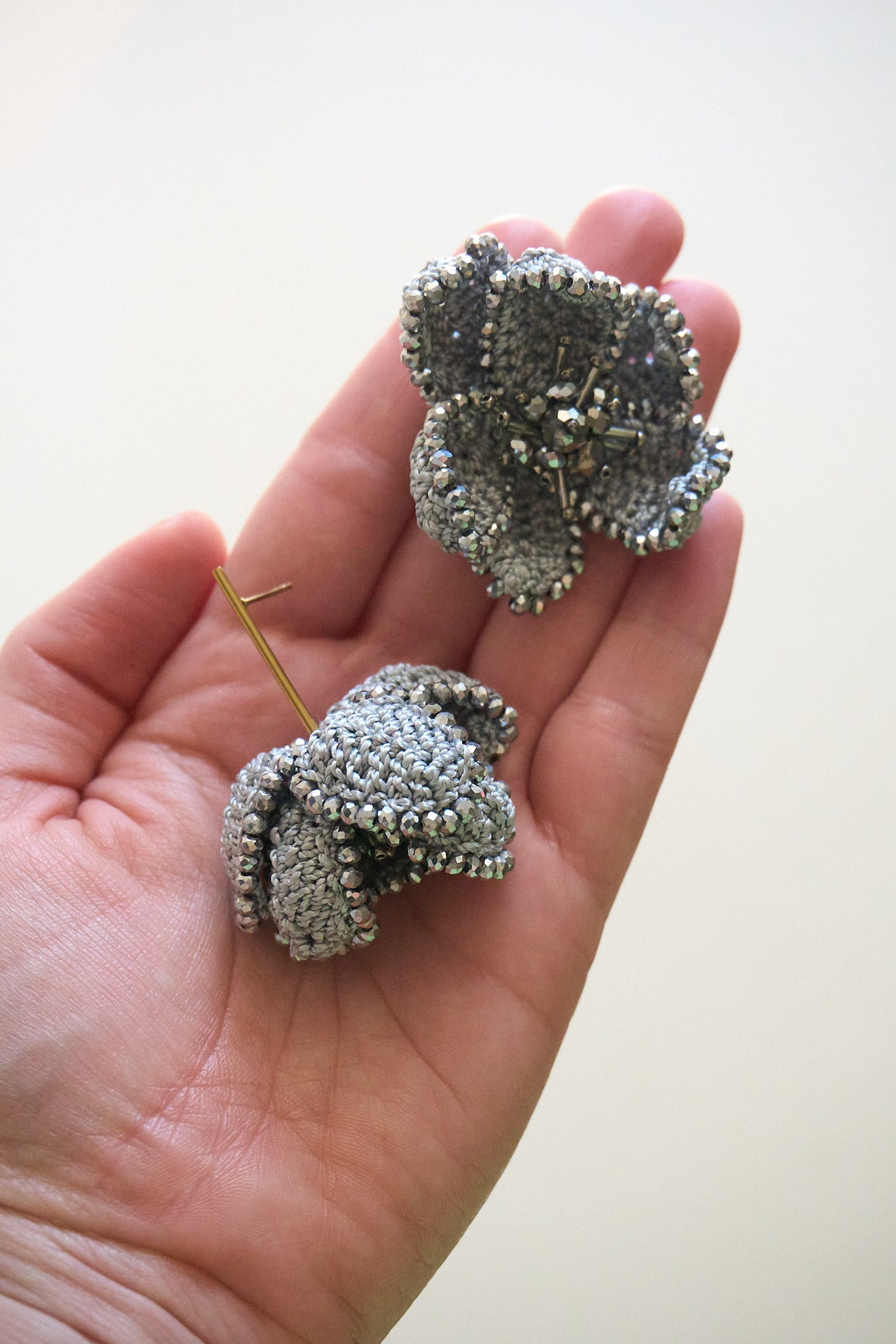 AROS FLOR CAIDA CROCHET/ PLATEADO