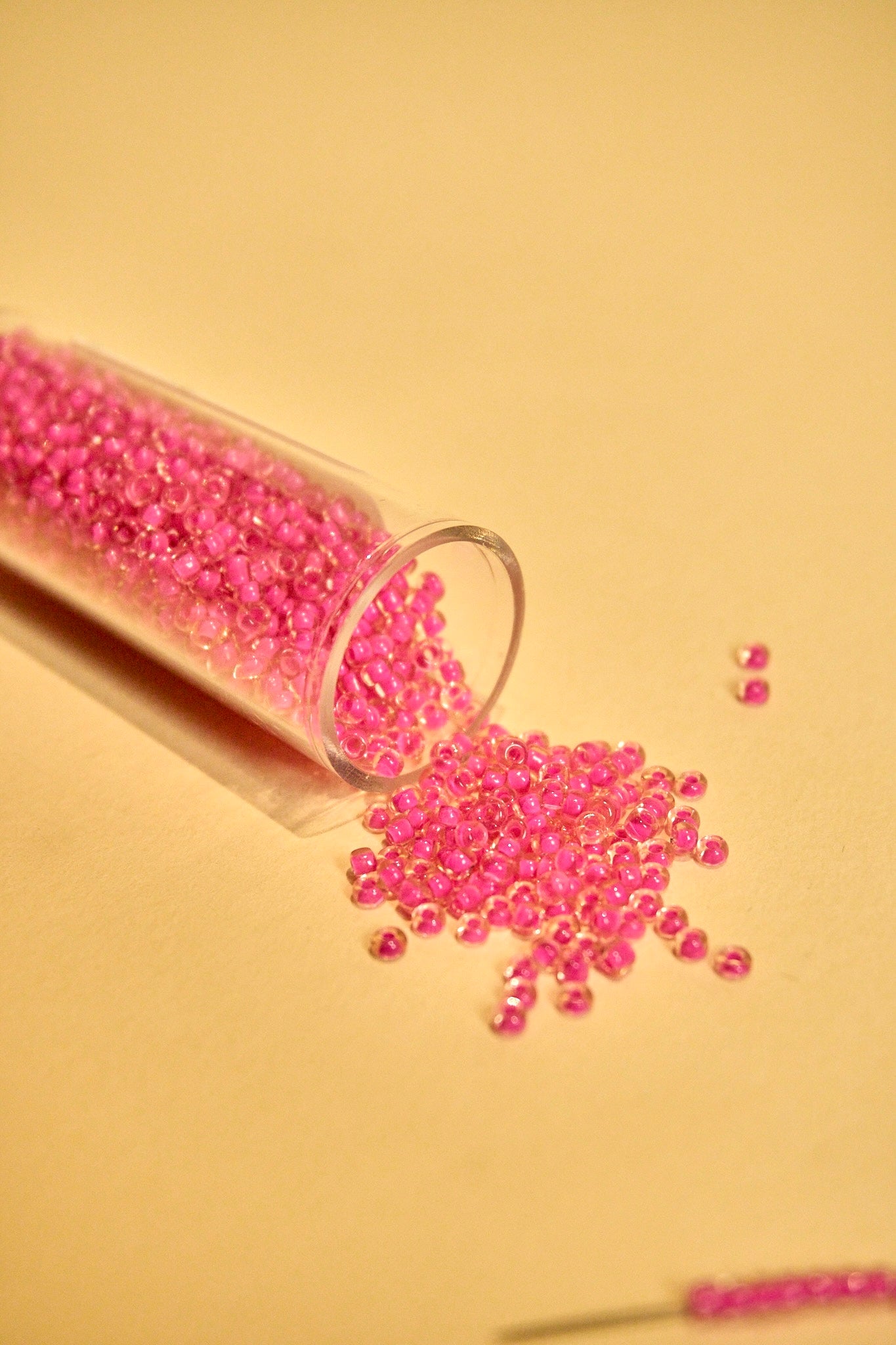 Mostacilla Rocalla FGB 11/0- semicalibrada 10grs | FUCSIA TRANSPARENTE