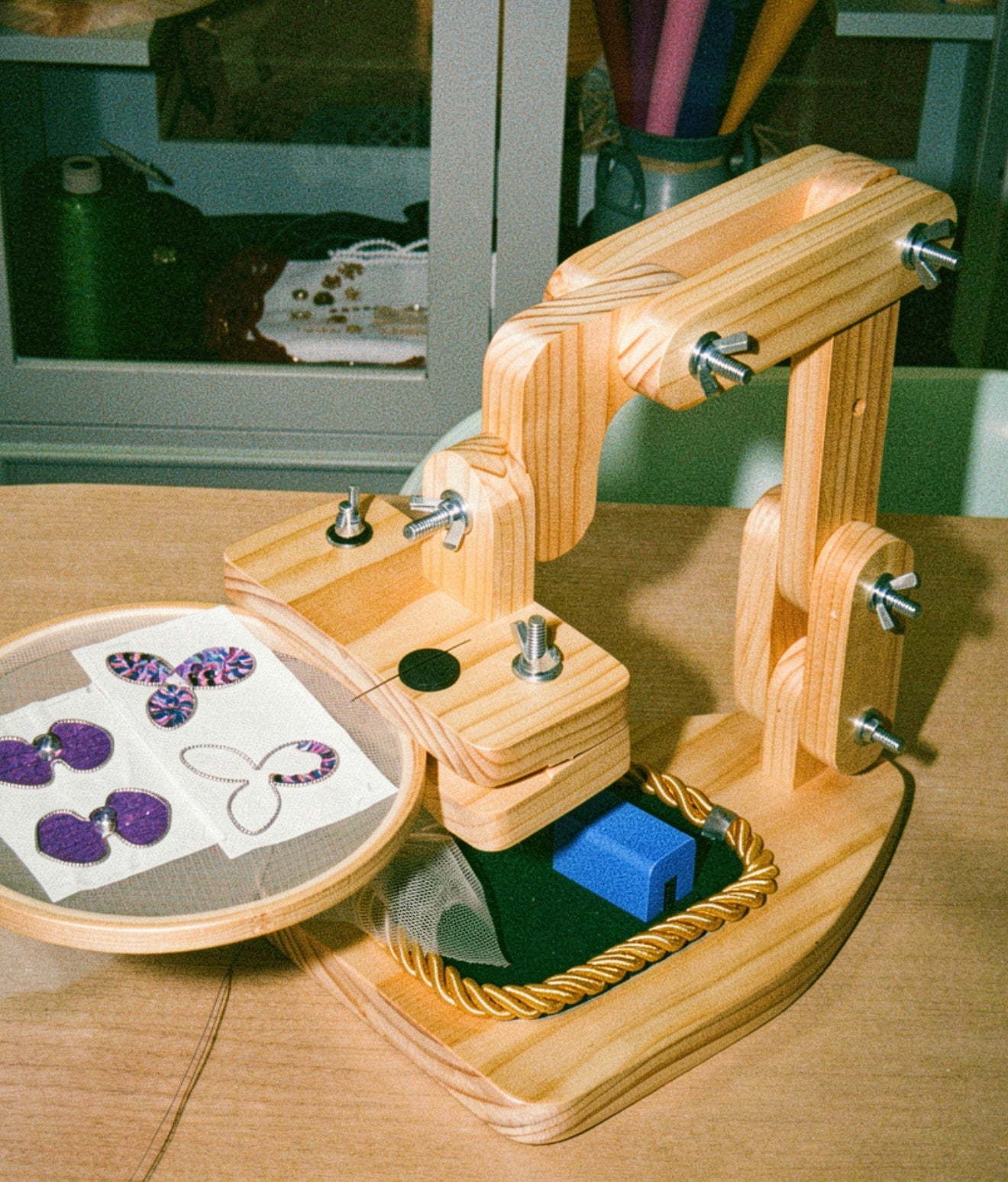 Soporte articulado para bastidor