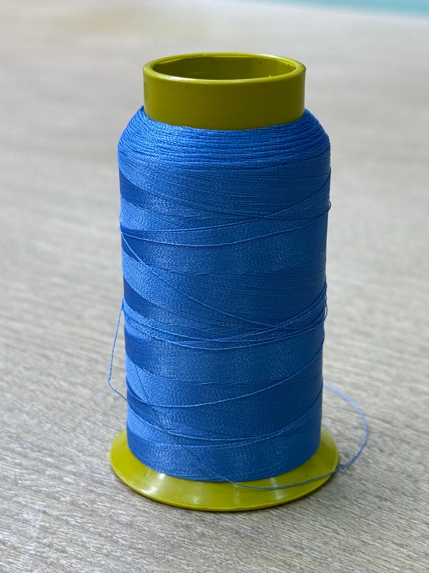 Hilo de poliester Lumina/ Azul