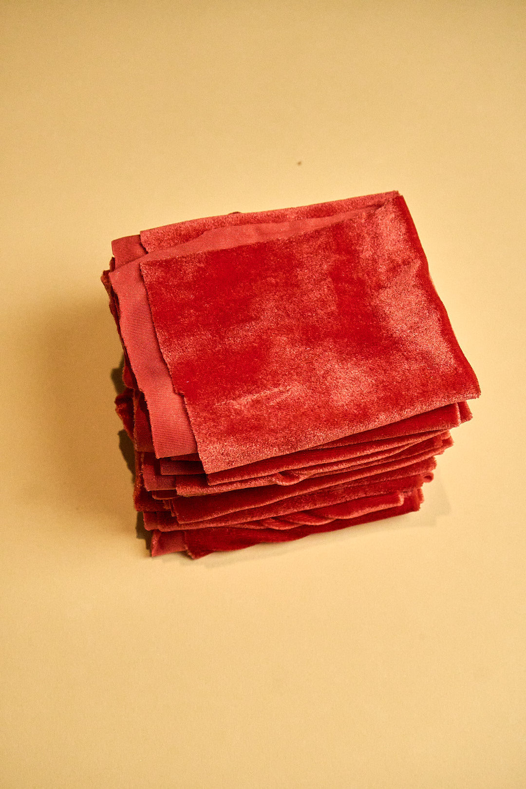 Tela terciopelo elasticado/ ROJO 29X21