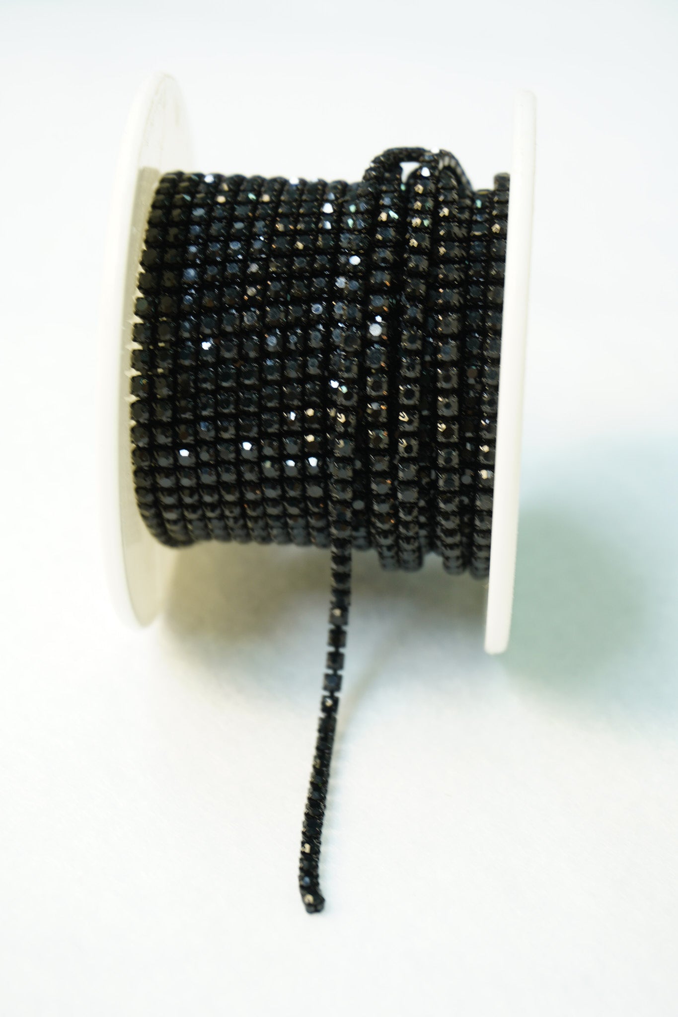 Strass 2mm Negro/  1 metro